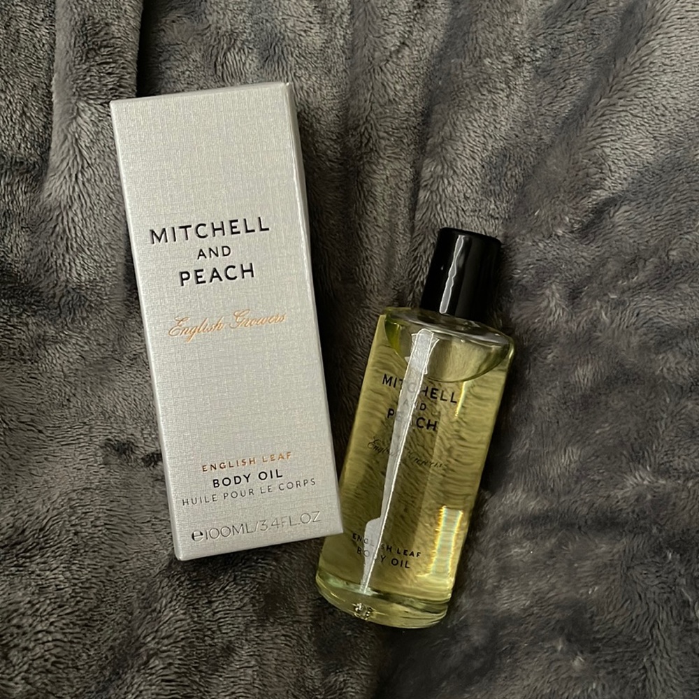 Mitchell and Peach English Leaf Body Oil